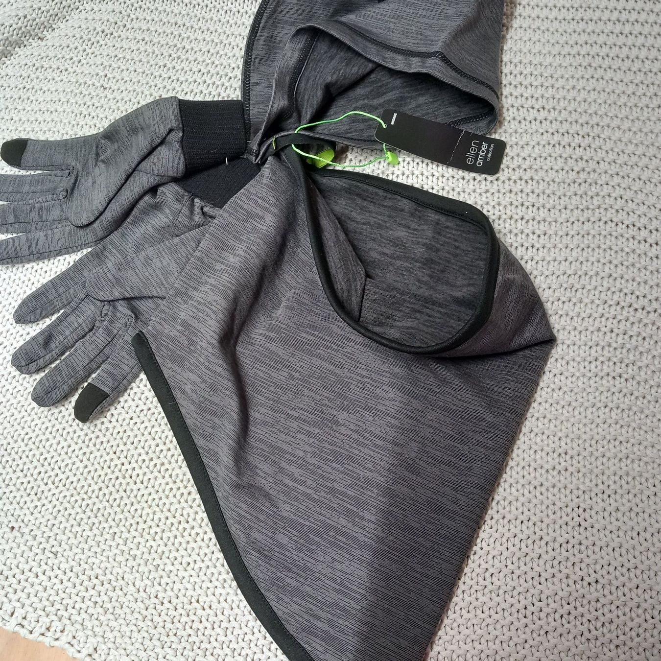 Lotti di vestiti: Set NEU Ellen Amber Mütze, Buff, Handschuhe – Nuovo (secondo la descrizione) da Gwatt (Thun) venduto da umwelt-brocki 4
