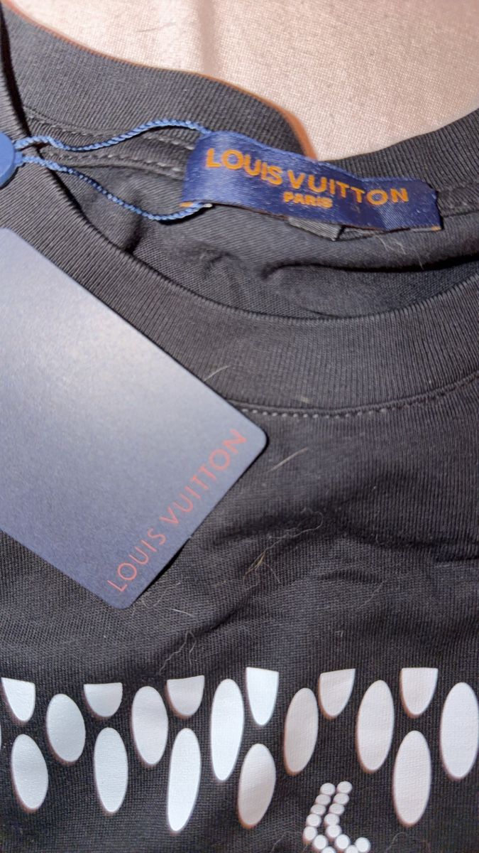 Louis Vuitton T-shirts: T-shirt Louis Vuitton – Neuf avec emballage d'origine à Bulle par Laetitia84 2
