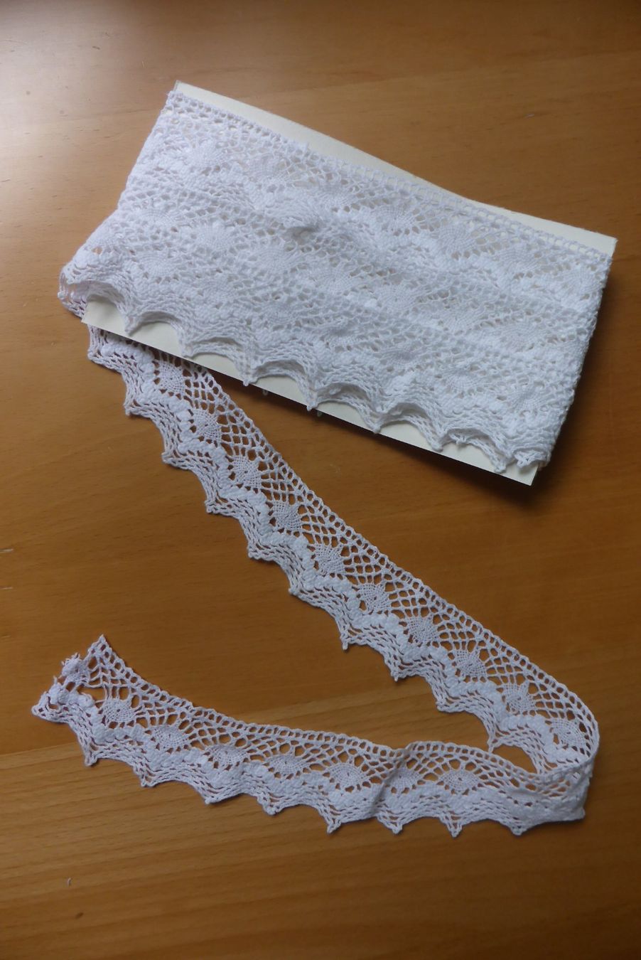 Stoffe: Altes Spitzentuch weiss - 2 x 52 cm – Neu (gemäss Beschreibung) aus Brunnadern von pinkfaden