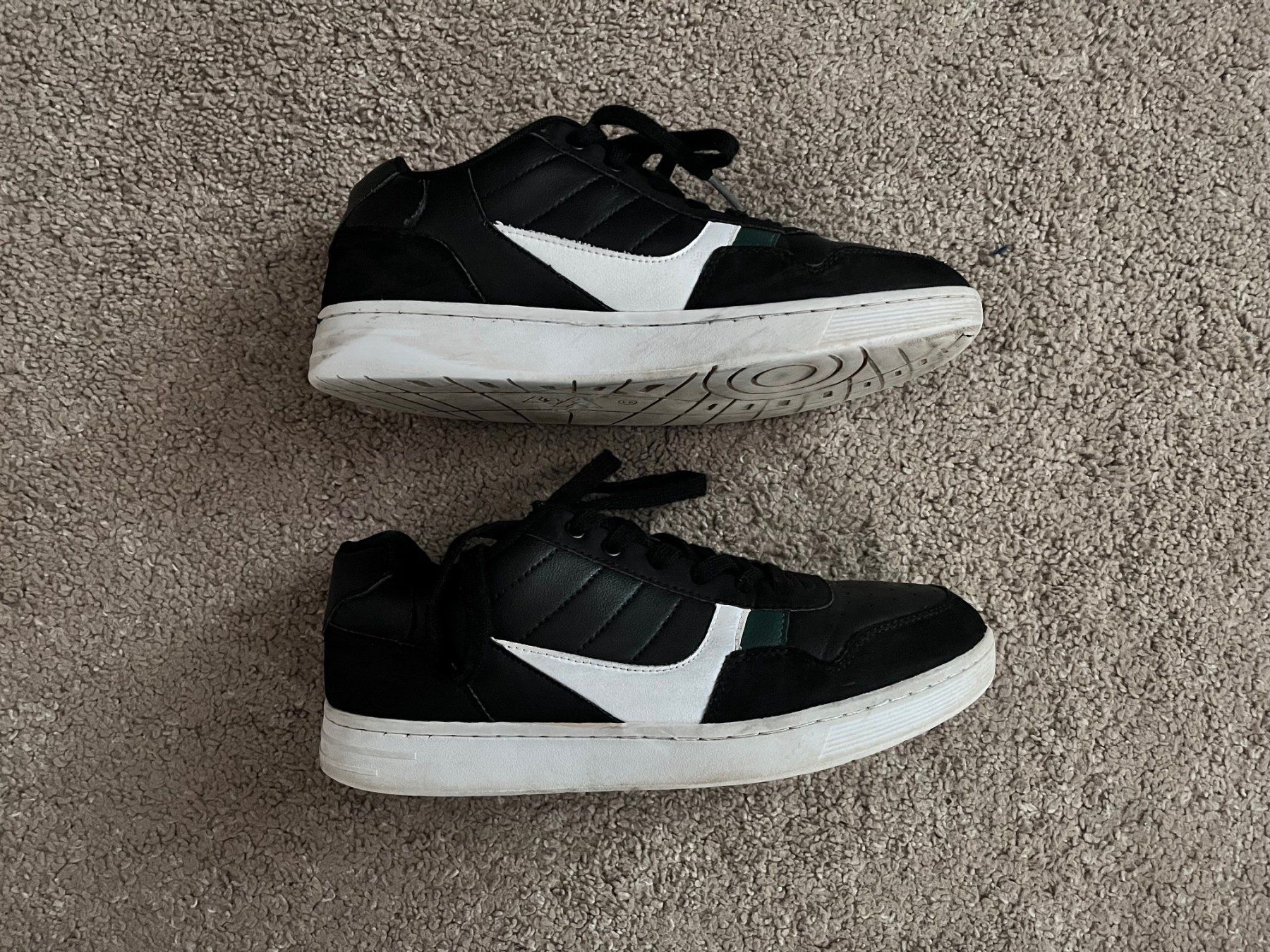 Scarpe da uomo: Schwarze Sneakers Grösse 41 – Usato da Laufen venduto da eichhorn15