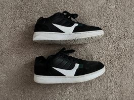 Schwarze Sneakers Grösse 41