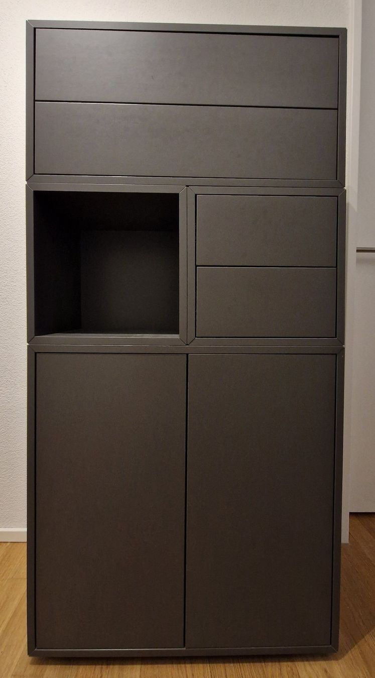 Ikea Armadi: Schrankkombination dunkelgrau – Usato da Kriens venduto da jas_v9fg