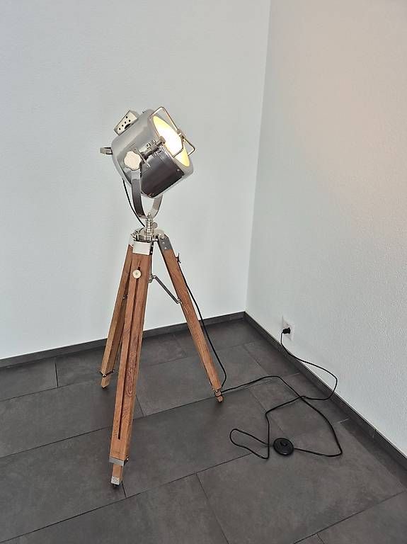 Micasa Lampade: Stehlampe im Scheinwerfer-Design – Usato da Schaan venduto da m_w8er