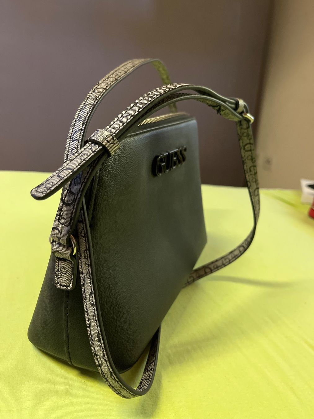Guess Borse: Guess Handtasche – Usato da Einsiedeln venduto da sandramon 1