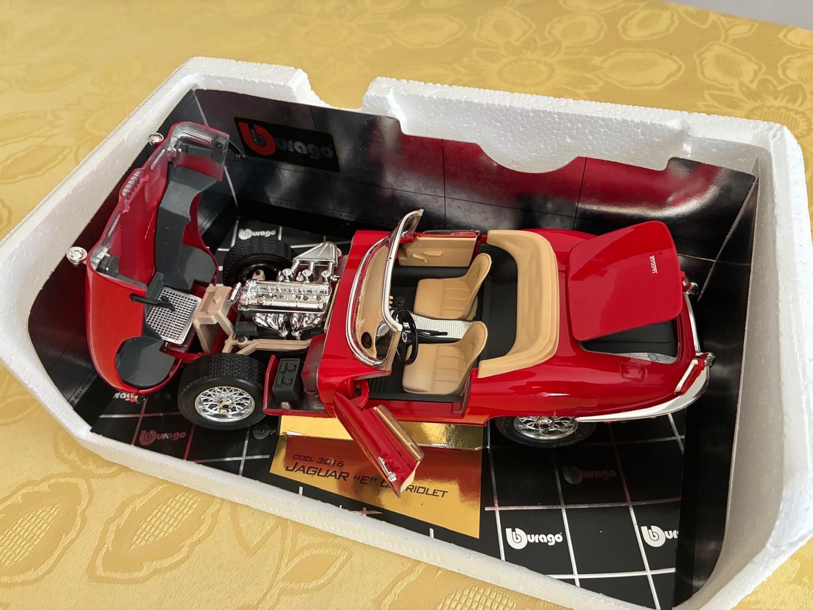 Jaguar Modellini d'auto: Jaguar E Type Cabriolet 1:18 1961 – Nuovo e nell'imballaggio originale da Aarwangen venduto da kah_79t5 2