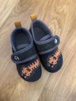 Hausschuhe Grösse 22 mit Tiger - ideal für den Winter!