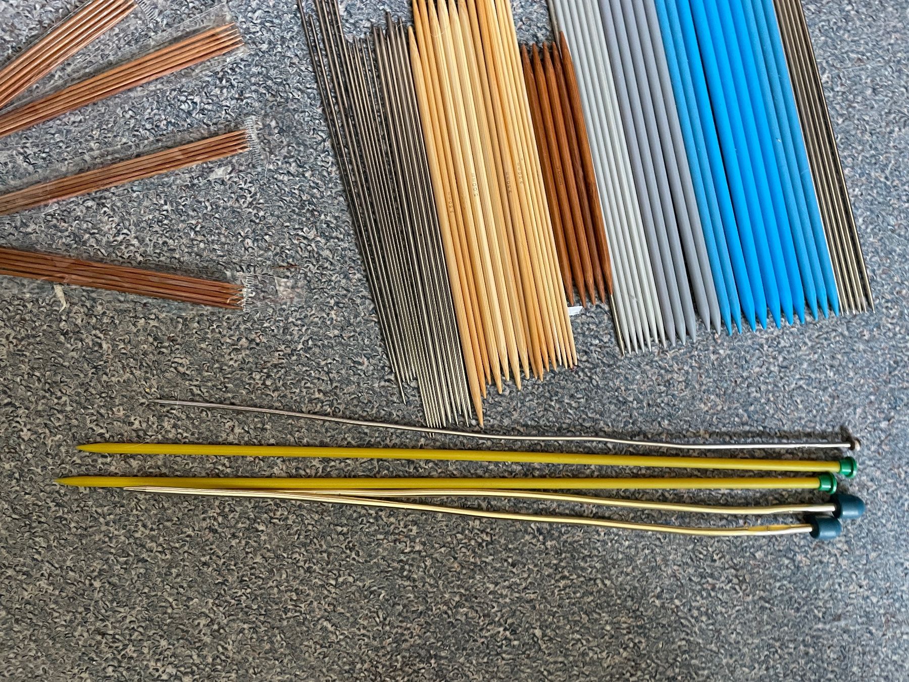 Nadeln: 100 Gemischtes Stricknadel Konvolut gemischte grössen – Gebraucht aus Buchs SG von  2