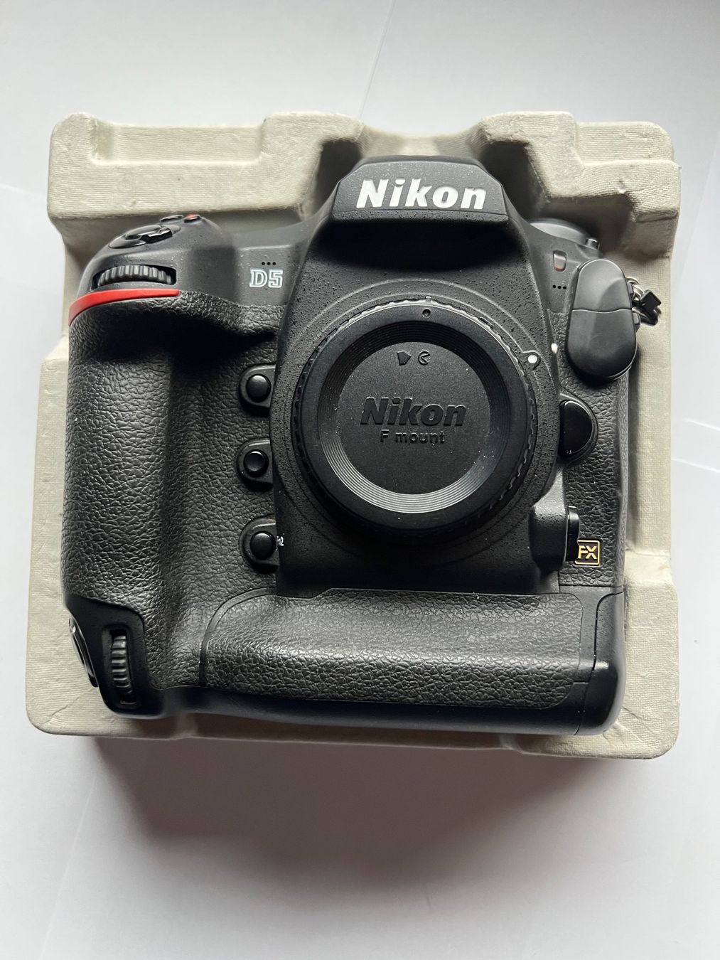 Nikon Fotocamera: NIKON   d5   +   Accessoires – Usato da Epagny venduto da gen_9jk6 2