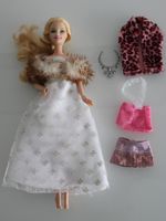 Barbie Puppe mit Kleider und Zubehör super Zustand, 1998