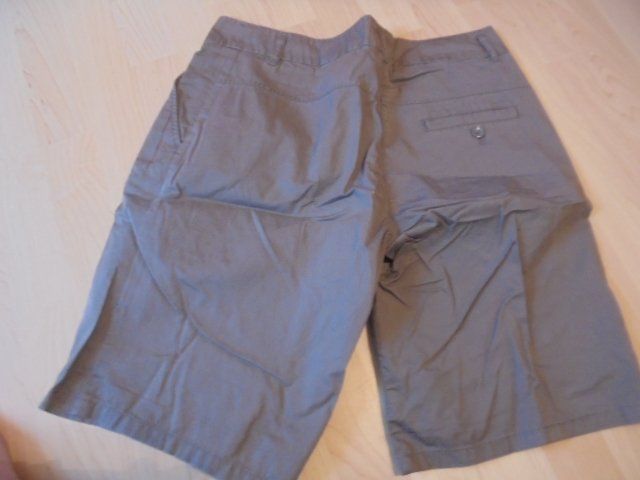 H&M Hosen: Bermuda H&M Gr. 40 NEU – Neu (gemäss Beschreibung) aus Hinwil von Glasperlen 1