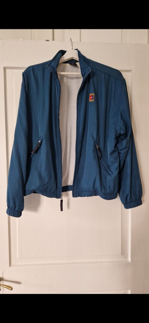 Nike Giacche: Nike Sportjacke Vintage – Usato da Zürich venduto da lilu010 1