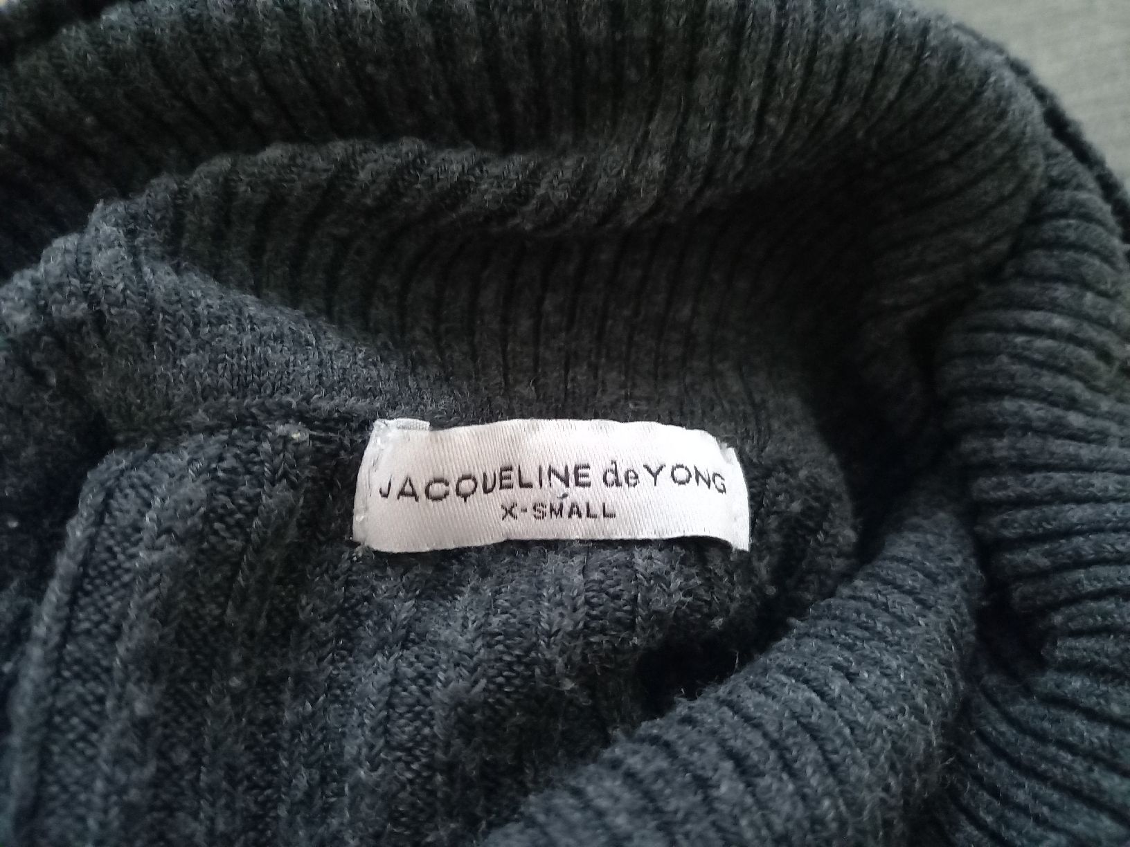 Pullover & Sweatshirts: Rollkragenpullover in Grösse XS – Gebraucht aus Obernau von Corolli 1