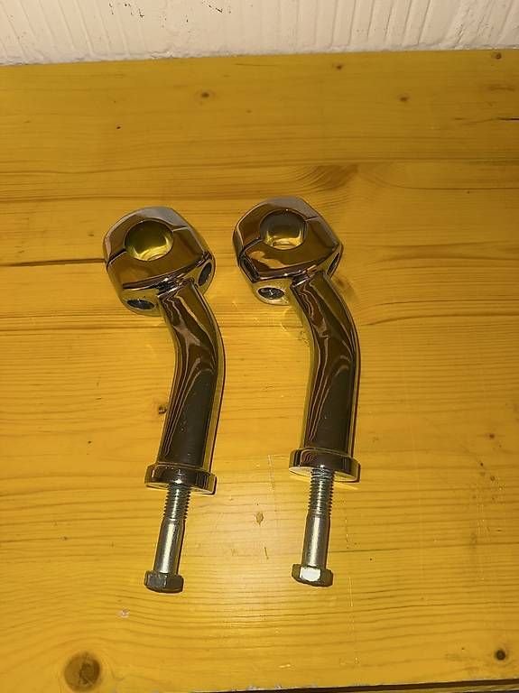 Harley-Davidson Toutes les pièces détachées moto: GEBOGENE PULLBACK FAT RISER HARLEY DAVIDSON – D'occasion à Wohlen AG par Capo13 1