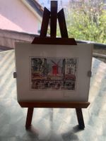 Holzstaffelei mit Moulin Rouge Paris Bild – wie neu