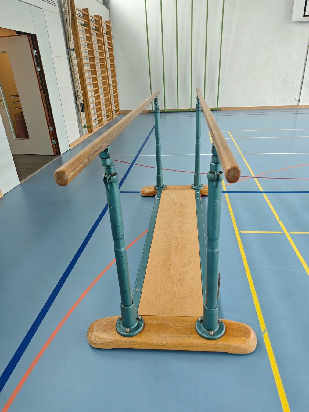 Kletterwände & Klettergriffe: 2 Schulstufenbarren – Gebraucht aus Hermetschwil-Staff von sek_56kl 3