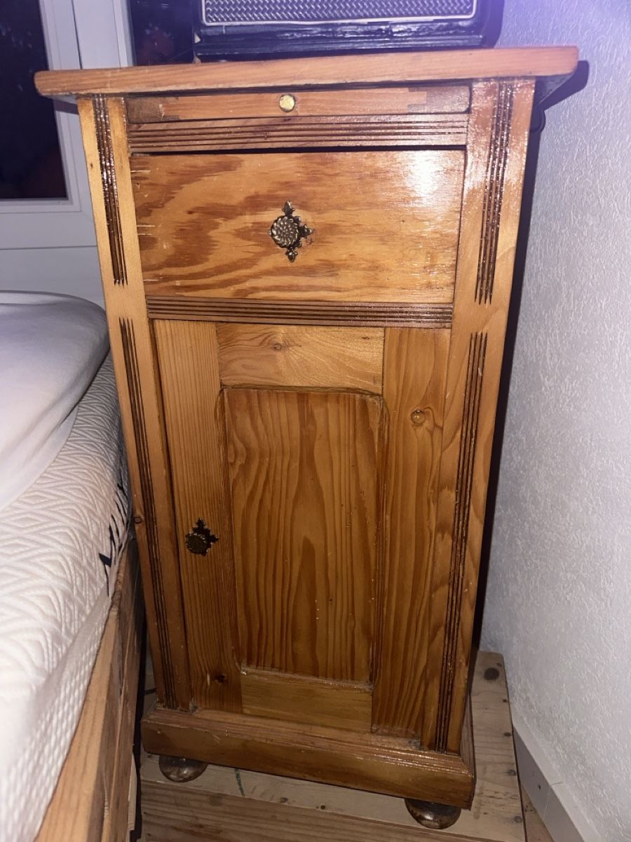 Comodini: Nachttisch Antik – Usato da Wädenswil venduto da bas_hc22 3