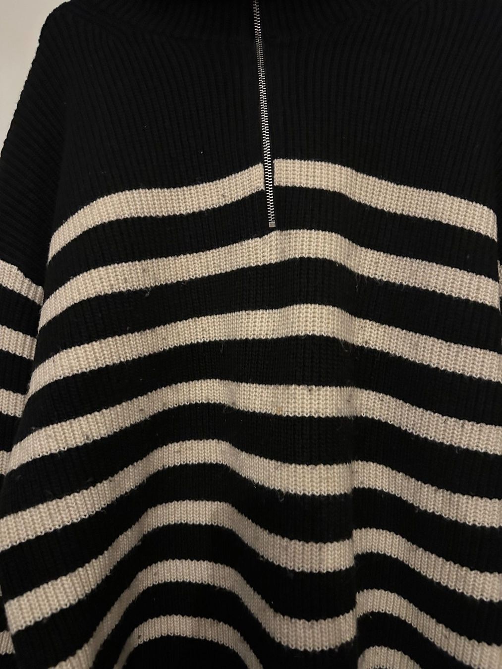 H&M Maglioni & Felpe: Oversize Strickpullover  - S/W gestreift – Usato da Zürich venduto da 72strandkorb 2