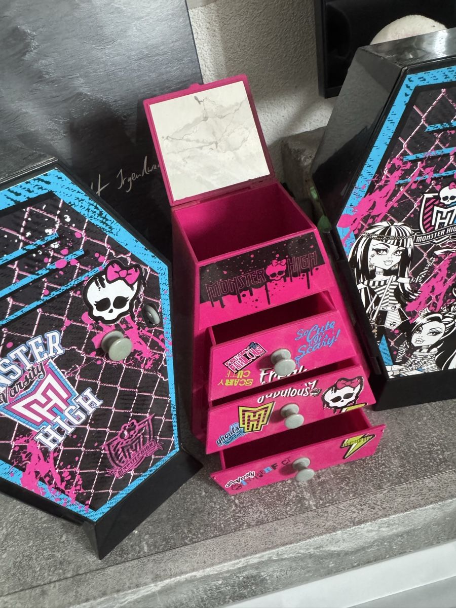 Puppen: Monster High Möbel – Gebraucht aus Muhen von jol_ina00 2