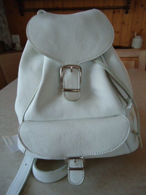 Zaini: Kleiner Lederrucksack weiss – Nuovo (secondo la descrizione) da Stein AR venduto da dylesi