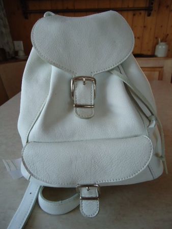 Kleiner Lederrucksack weiss