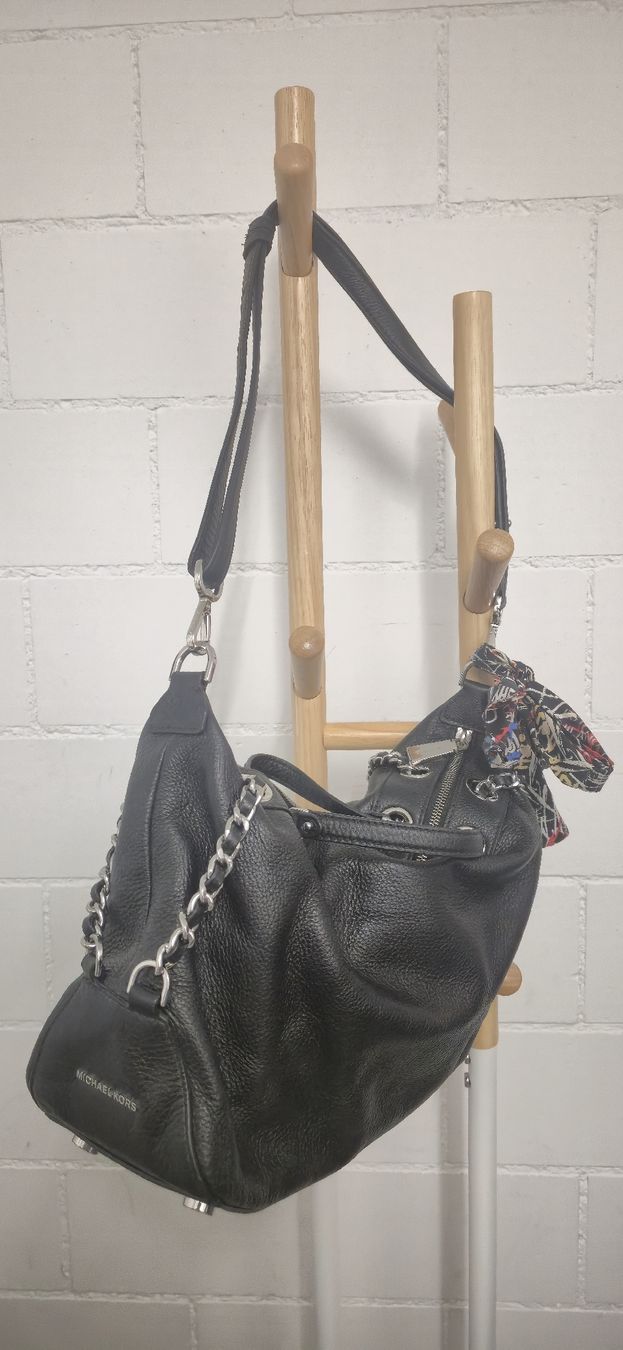 Michael Kors Sacs femmes: Michael Kors Handtasche schwarz Leder  – D'occasion à Bonstetten par MB161 2