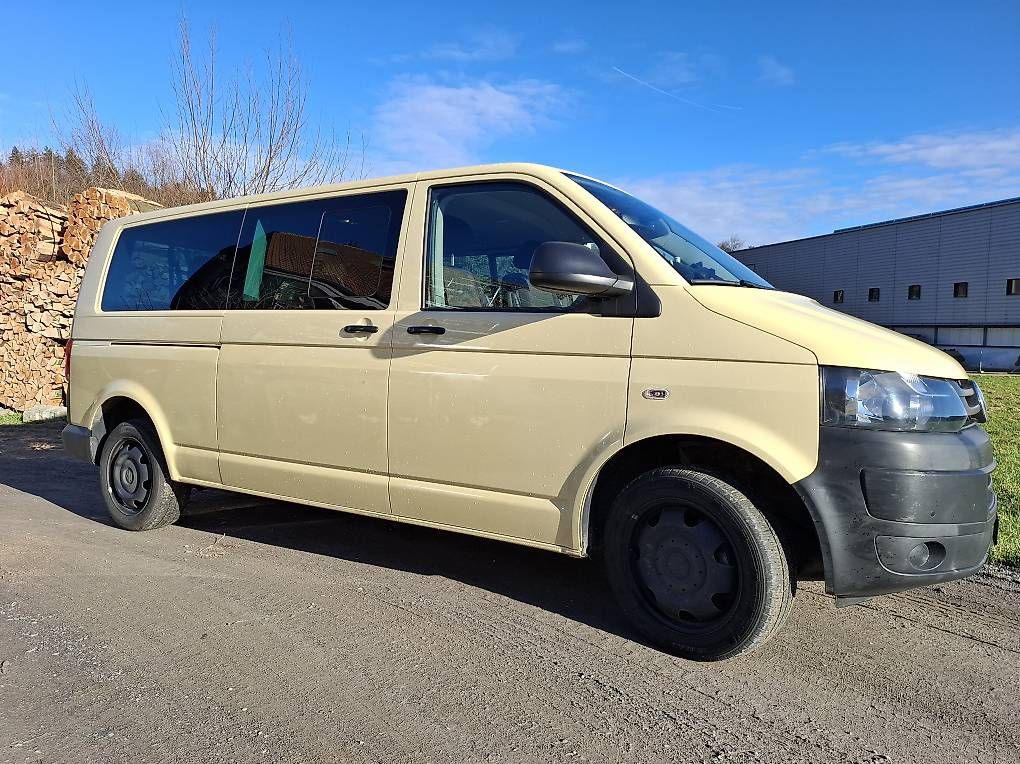 Autos: Vw T5 8 Plätze – D'occasion à Unterkulm par Danielamarcel