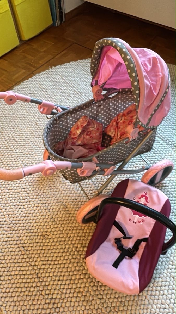 Carrozzine per bambole: Puppenwagen mit Babyschale – Usato da Liestal venduto da twiga07