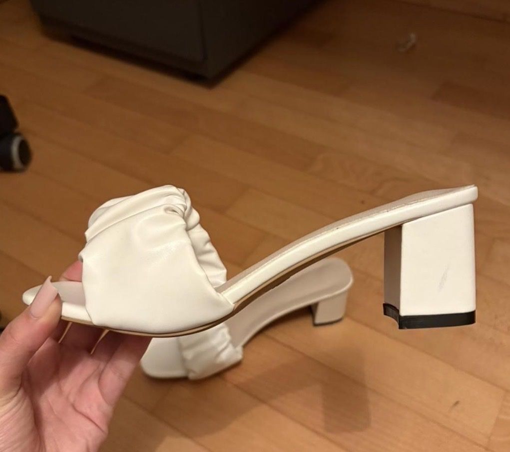 Scarpe da donna: Weisse Absatzschuhe in Grösse 39 – Nuovo (secondo la descrizione) da Oberrieden venduto da mor_8csm 1