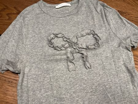 Graues T-Shirt mit Schleife, Grösse M- neuwertig!