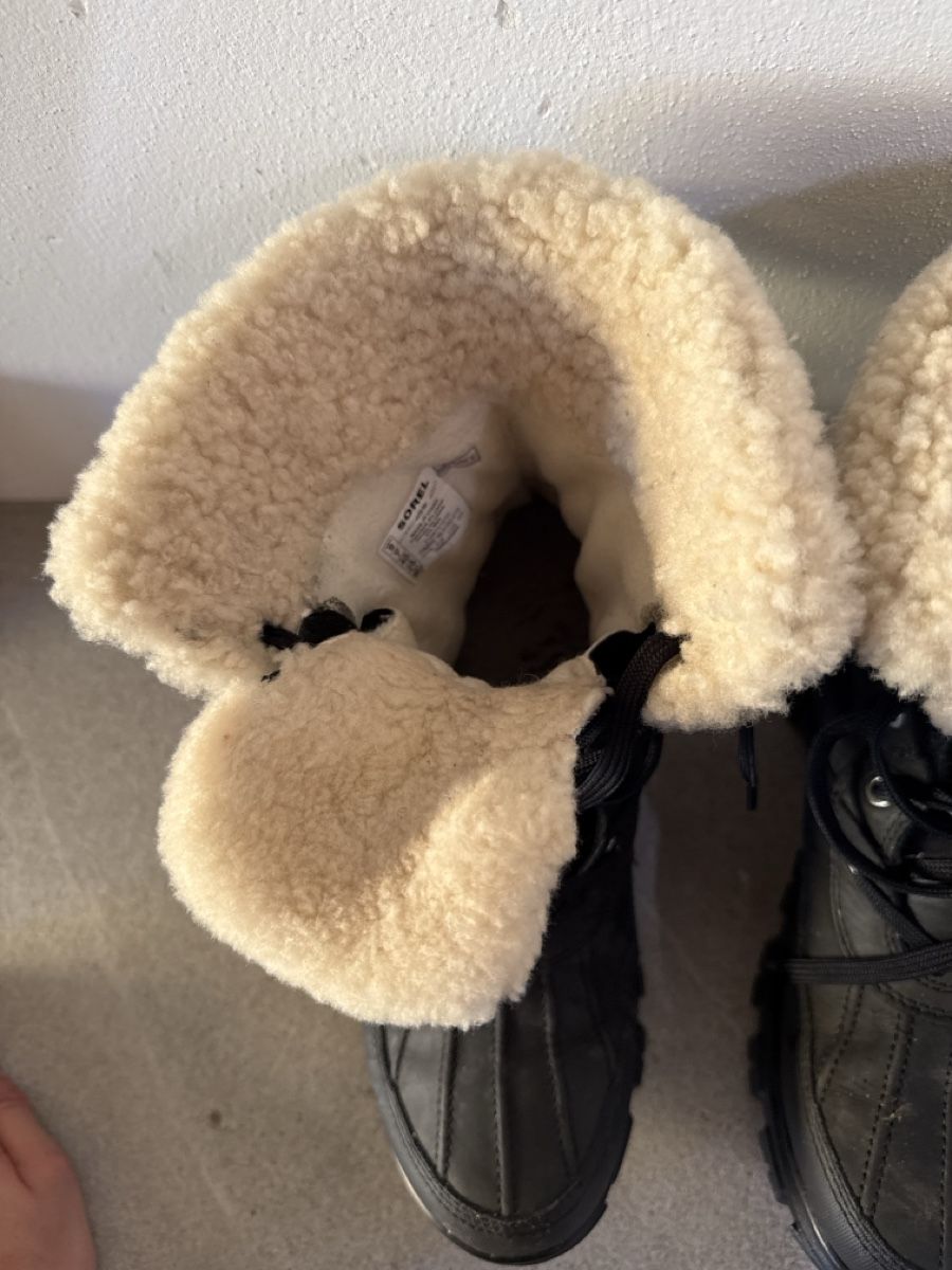 Scarpe da uomo: Schwarze Damen Stiefel mit Lammfellfutter Grösse 40 – Usato da englisberg venduto da rei_mqm2 1