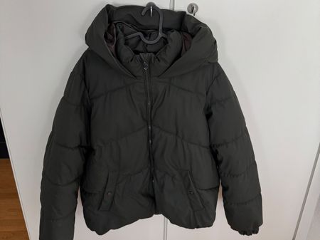 grüne Winterjacke