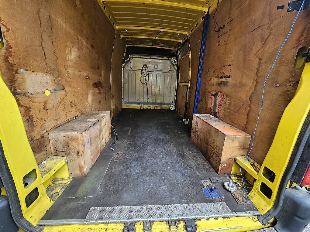 Véhicules utilitaires: Renault Master T35 2.5 DCi – D'occasion à Mezzovico par Eurocarsa 8