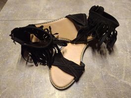 Sandales daim franges grandeur 37 marque Kookai