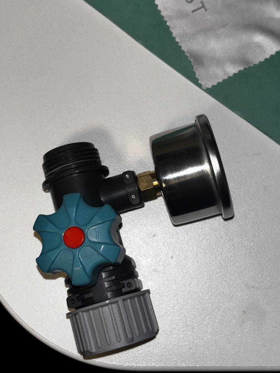 Messen: Druckregler mit Manometer NEU – Neu (gemäss Beschreibung) aus Zürich von Dodola