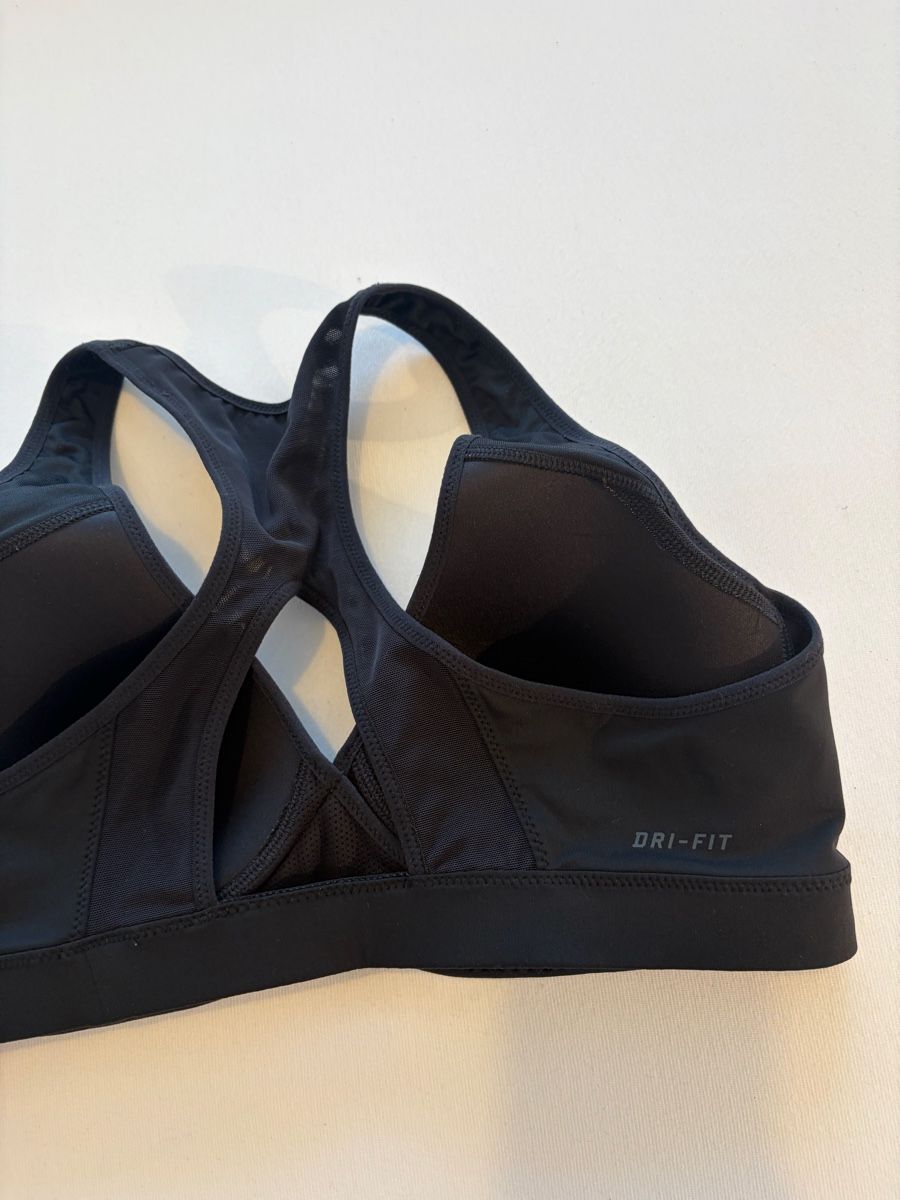 Nike Sonstige Unterwäsche: Brassière de sport Nike noire – Gebraucht aus Pully von ari_78pk 1