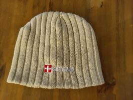 Beige Mütze mit Switzerland Logo, in der Schweiz hergestellt