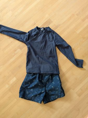 Badekleidung mit UV-Schutz Gr. 98