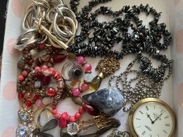 Lot de bijoux vintage - Bagues, Colliers, ….