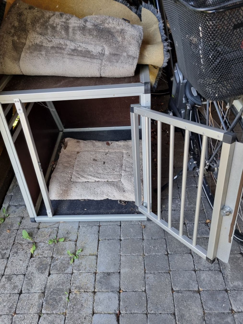 Niches, paniers: Hundebox – D'occasion à sulgen par tacut 1