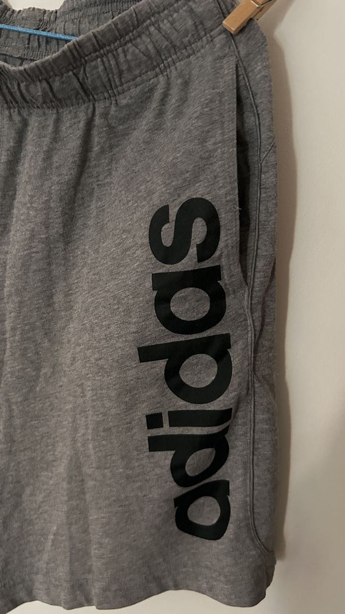 Adidas Pantaloni: Adidas Shorts Grey Size M – Usato da Genève venduto da Noemie.wrmsi 2