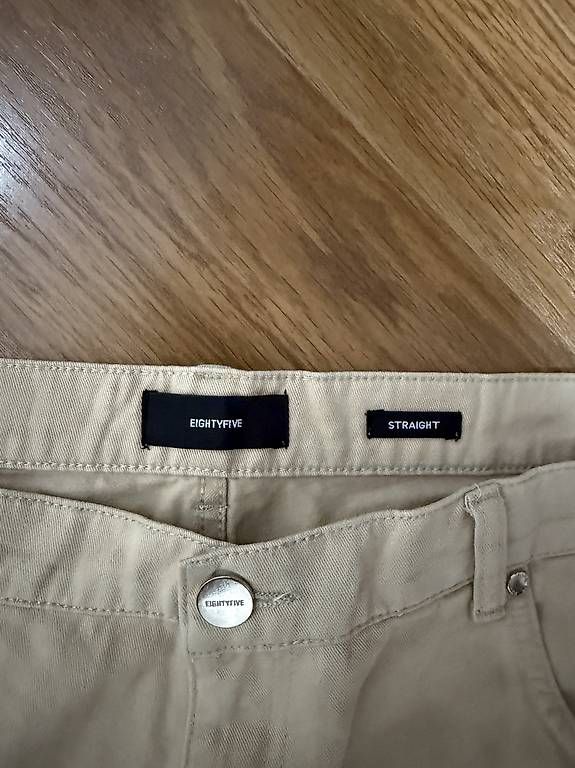 Pantaloni: EightyFive Pantalon Cargo Beige Taille 36 – Usato da Chézard-St-Martin venduto da keke_0675 1