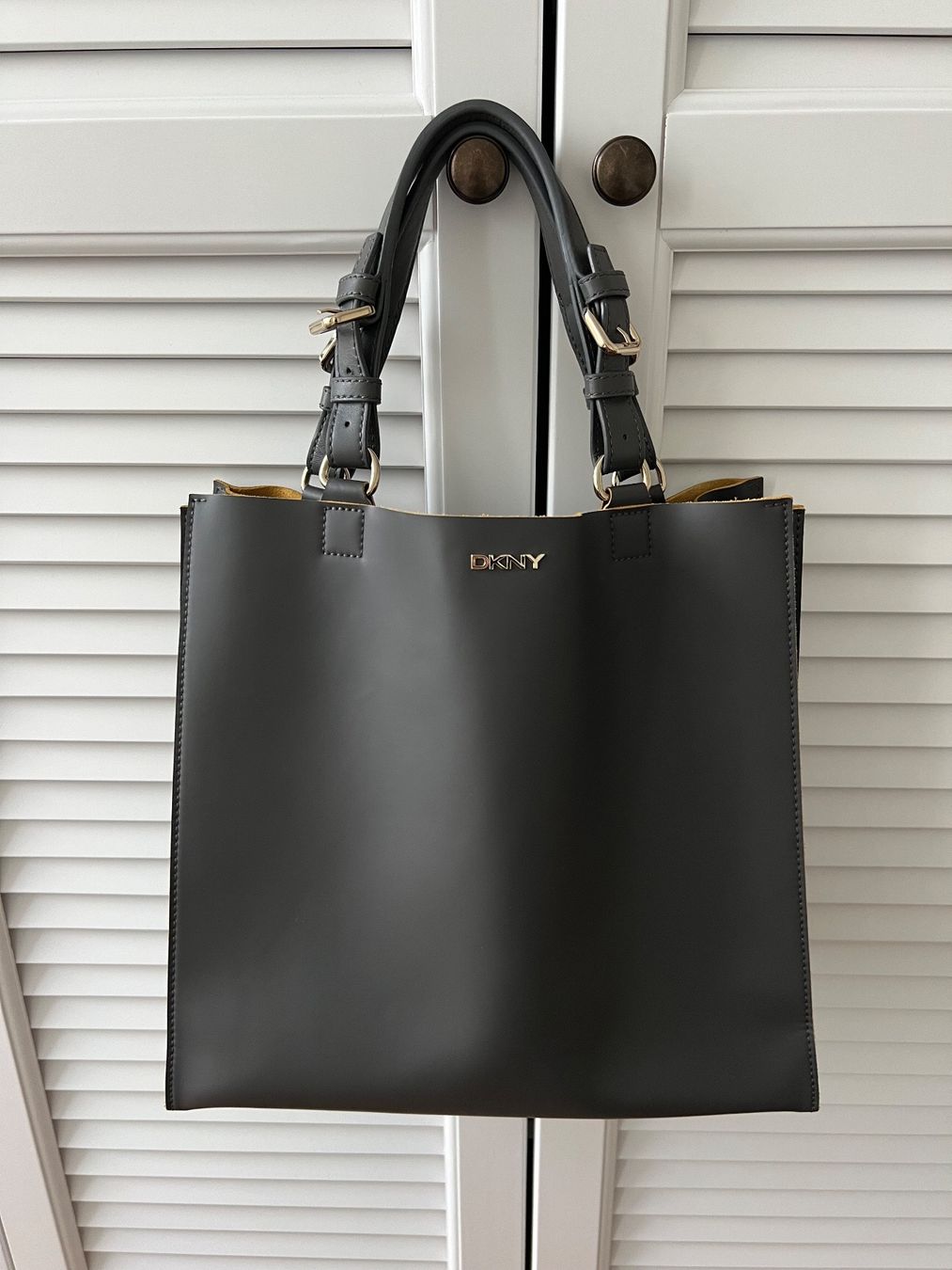 DKNY Taschen für Damen: DKNY Tasche – Gebraucht aus Glattpark(Opfikon) von ste_n99y