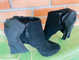 Schwarze Wildleder Stiefeletten mit Schleife, Grösse 38