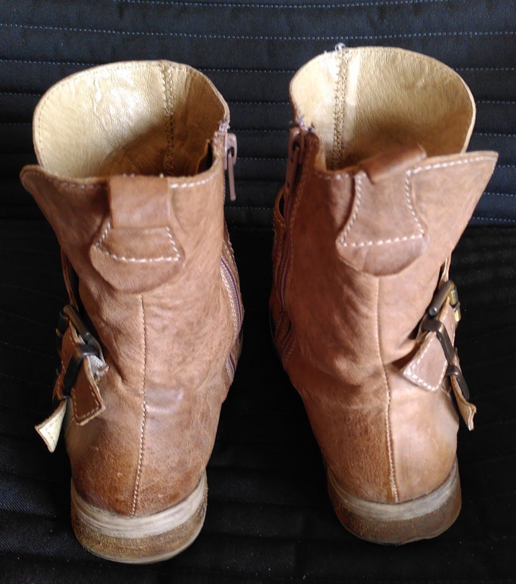 Damenschuhe: Hellbraune Stiefeletten (Dkode), passen AS 98, Gr. 36 – Gebraucht aus Lugano von kat_lm5b 2