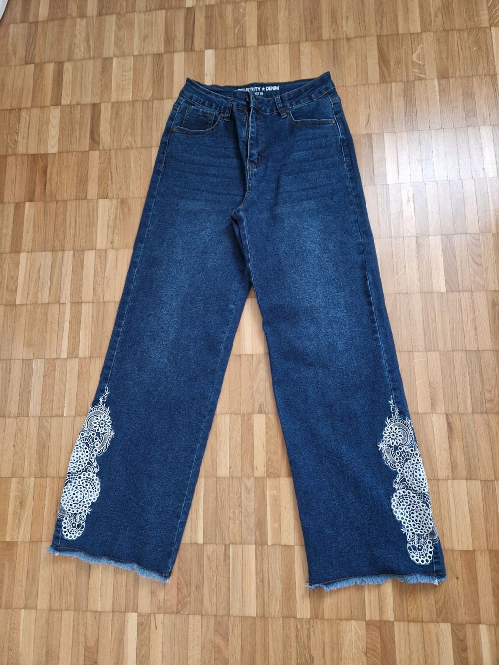 Jeans: Jeans donna NUOVO – Nuovo (secondo la descrizione) da Agno venduto da siuxy