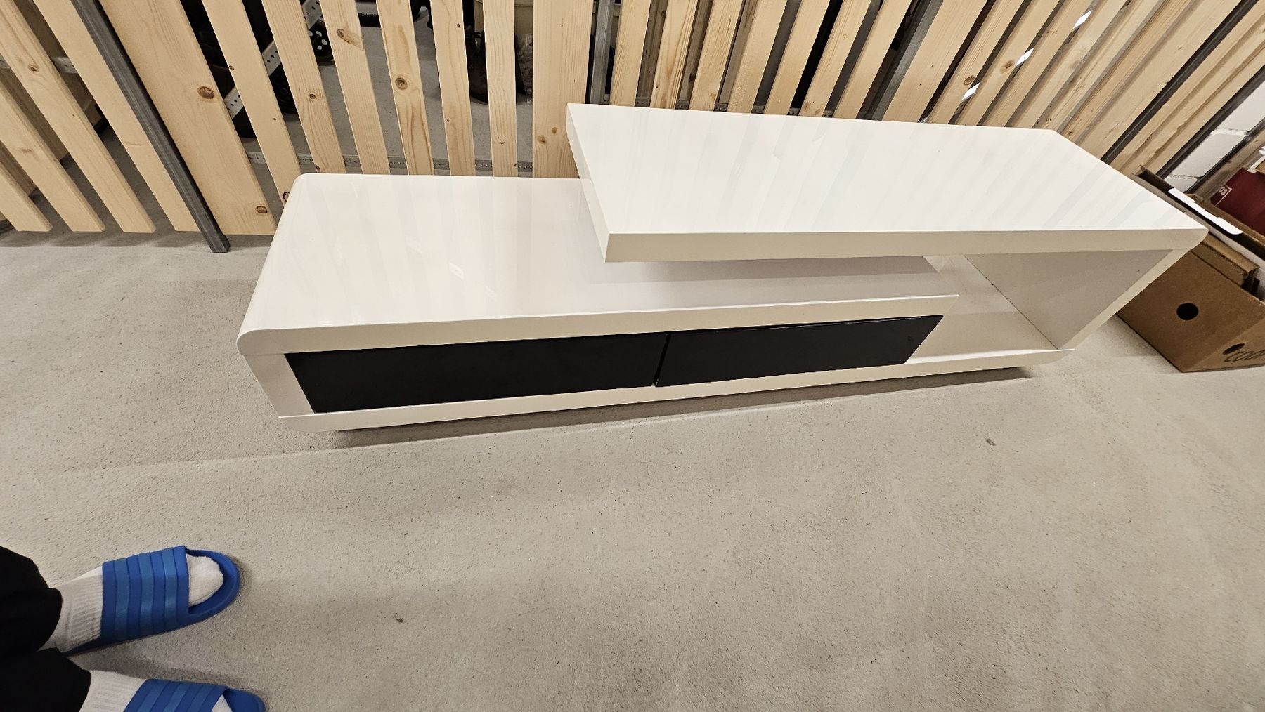Mobili TV: Fernsehmöbel Weiss/Schwarz 175x45cm – Usato da Chur venduto da Moprom 5
