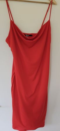 Robe rouge Bik Bok taille L - Élégante et confortable!