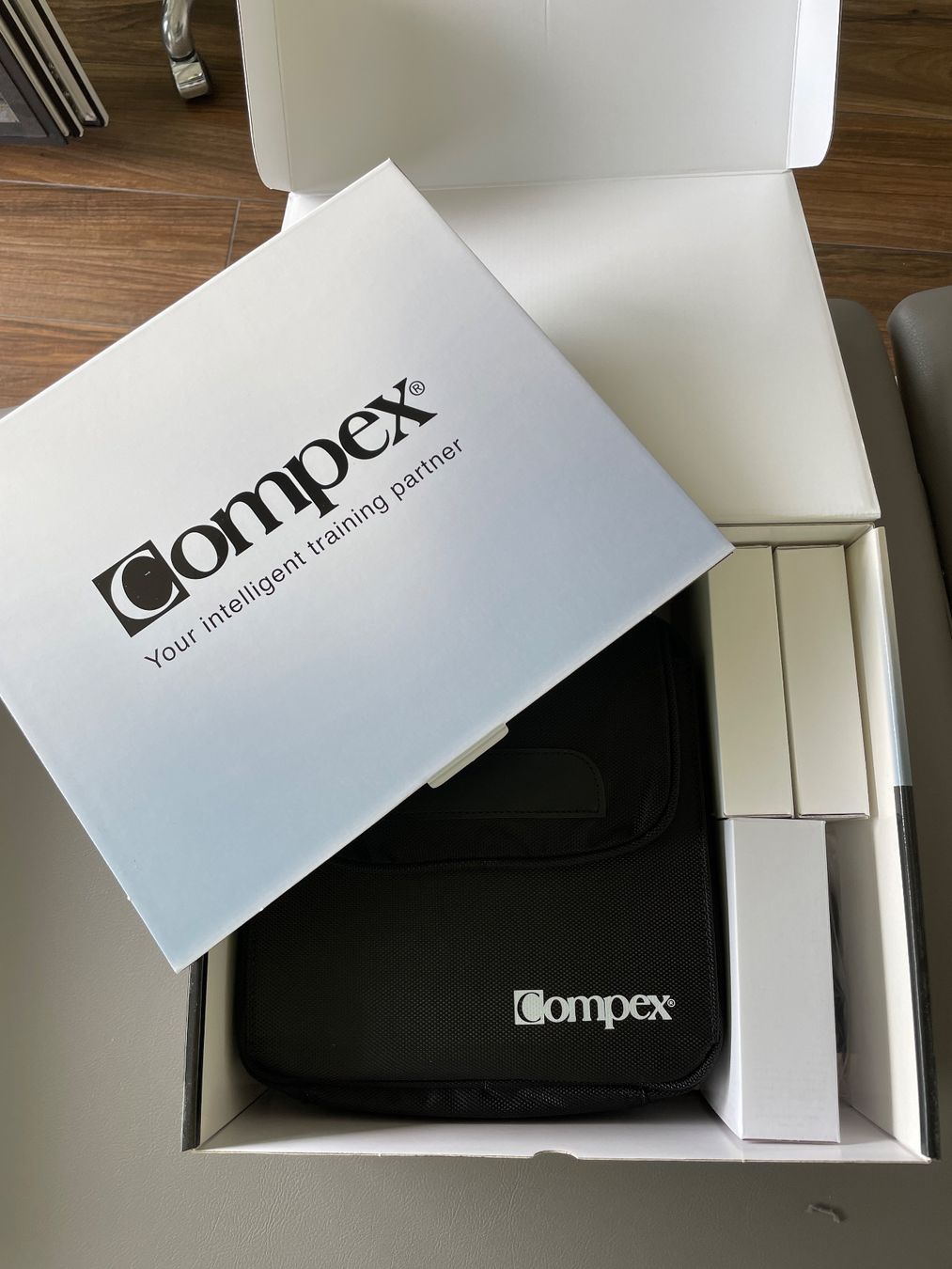 Compex Appareils de massage: COMPEX SP 8.0 – Neuf avec emballage d'origine à Embrach par Smart0 1
