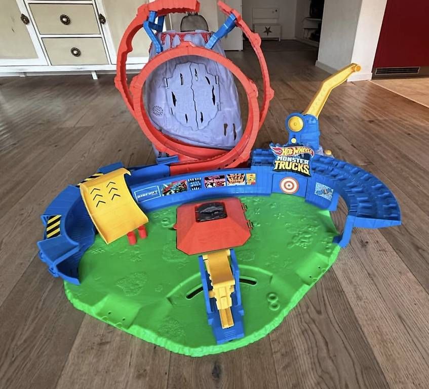 Spielzeuge: Hot Wheels Monster Trucks – Gebraucht aus Winterthur von blueeyes10 1