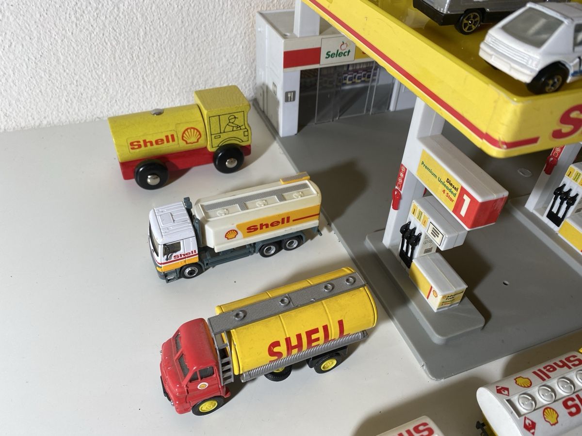 Modellini d'auto: Shell Modellautos/ Tankstelle – Usato da Winterthur venduto da ben_9vxx 3